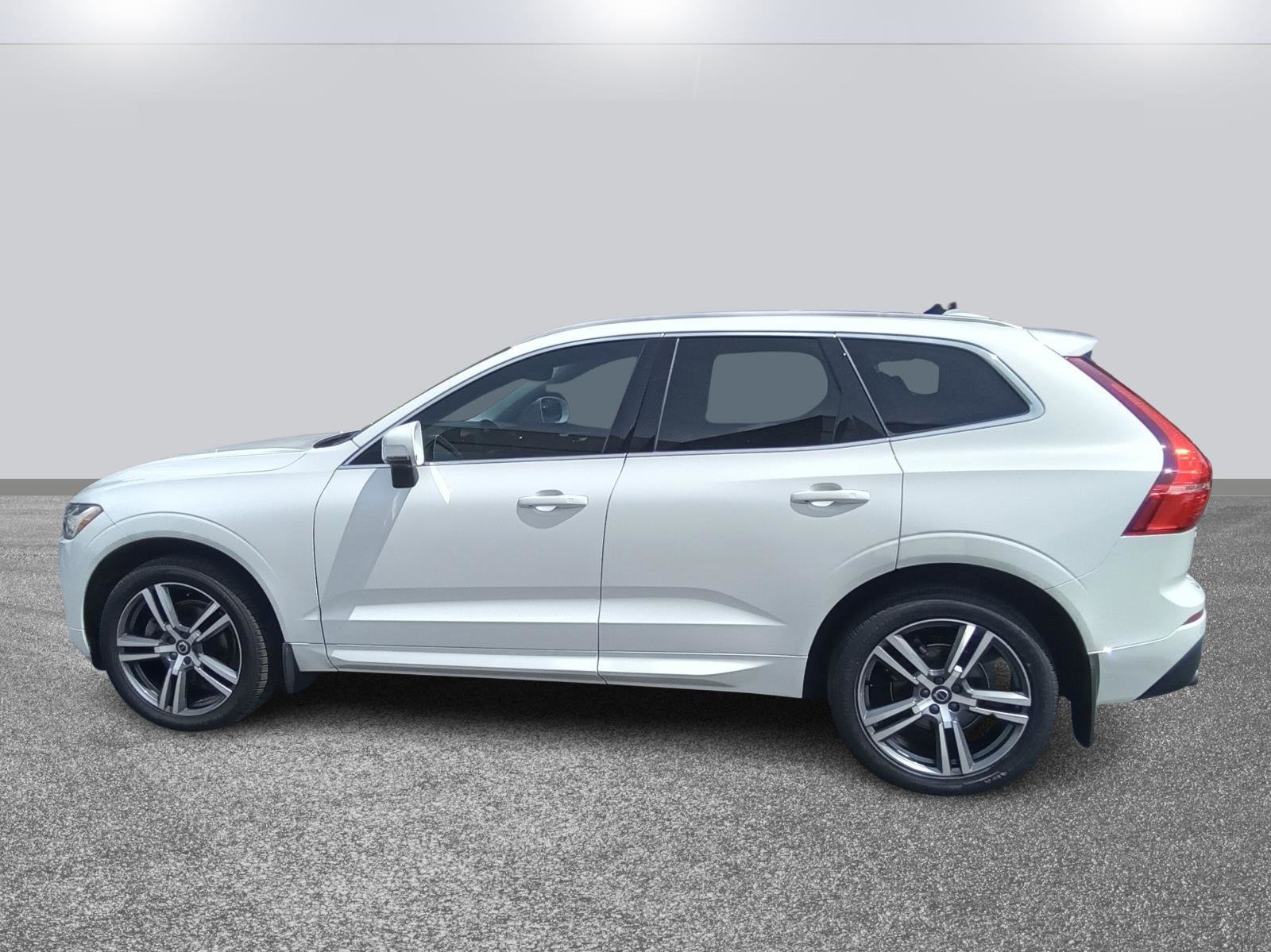 Used 2021 Volvo XC60 T5 Momentum w/ Protection Package Premier image 6