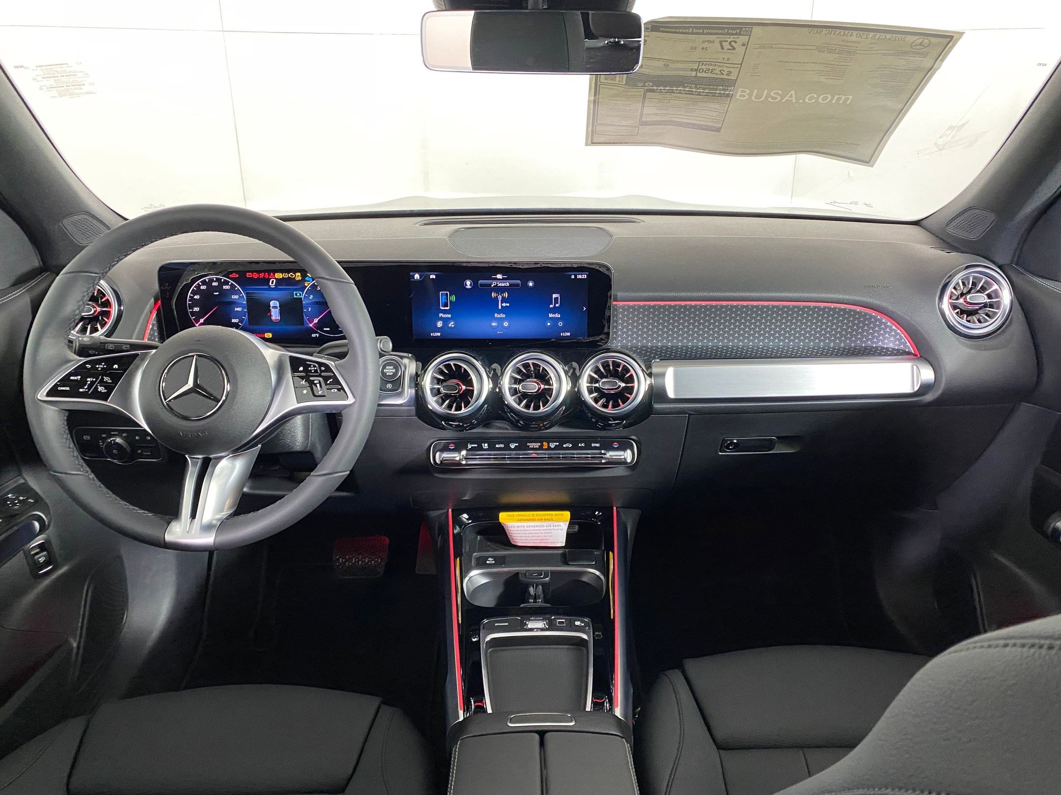 New 2025 Mercedes-Benz GLB 250 4MATIC image 14