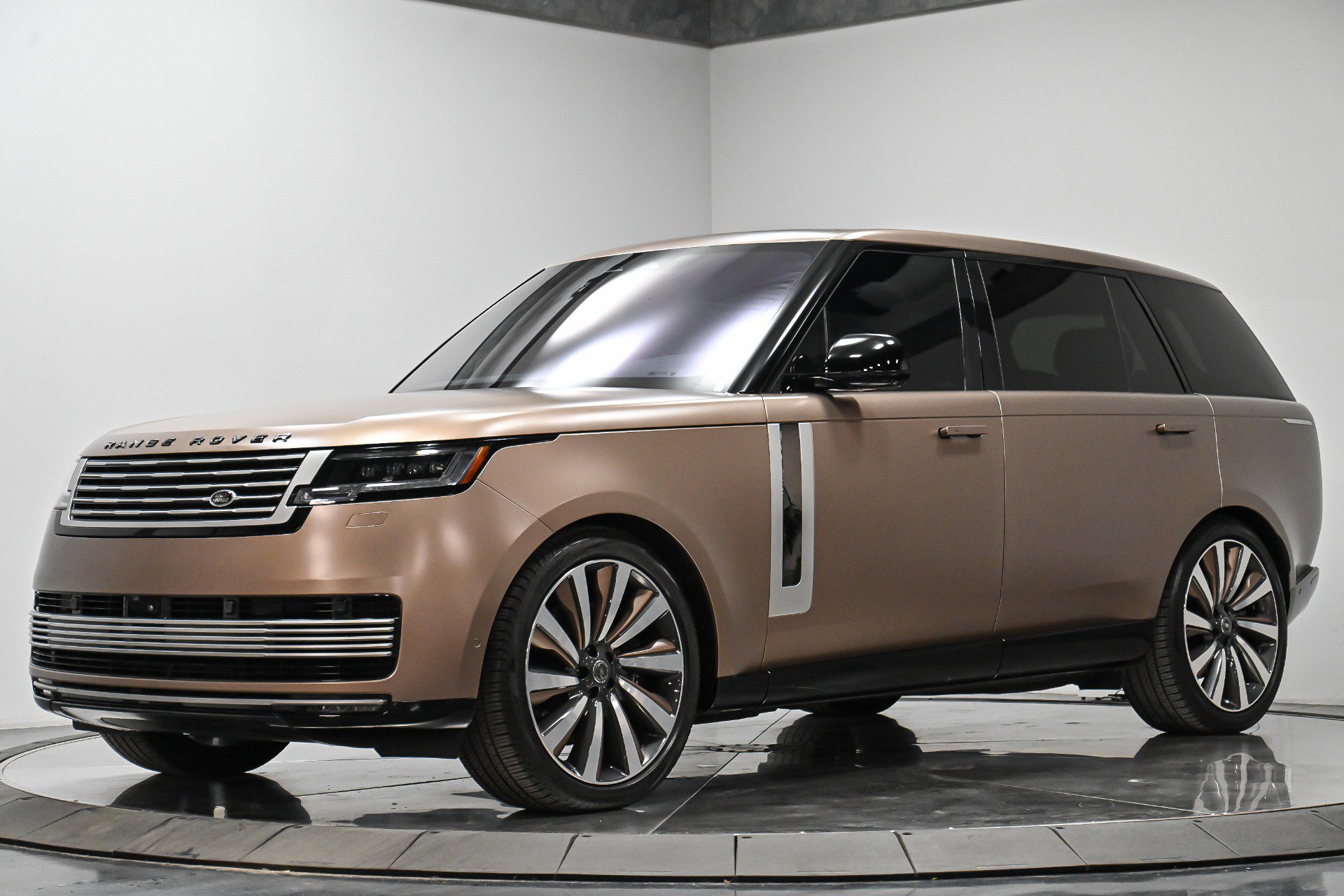 Used 2023 Land Rover Range Rover LWB SV Autobiography image 2