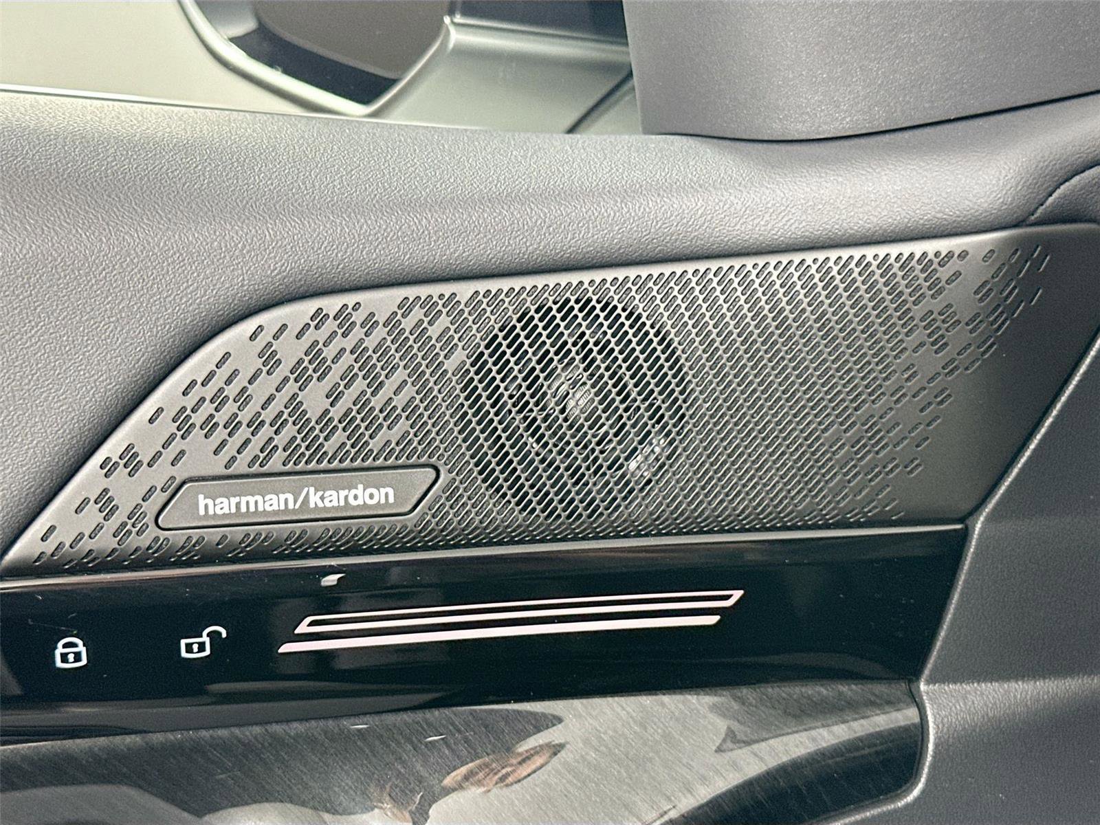 New 2026 BMW 530i xDrive w/ Premium Package image 18