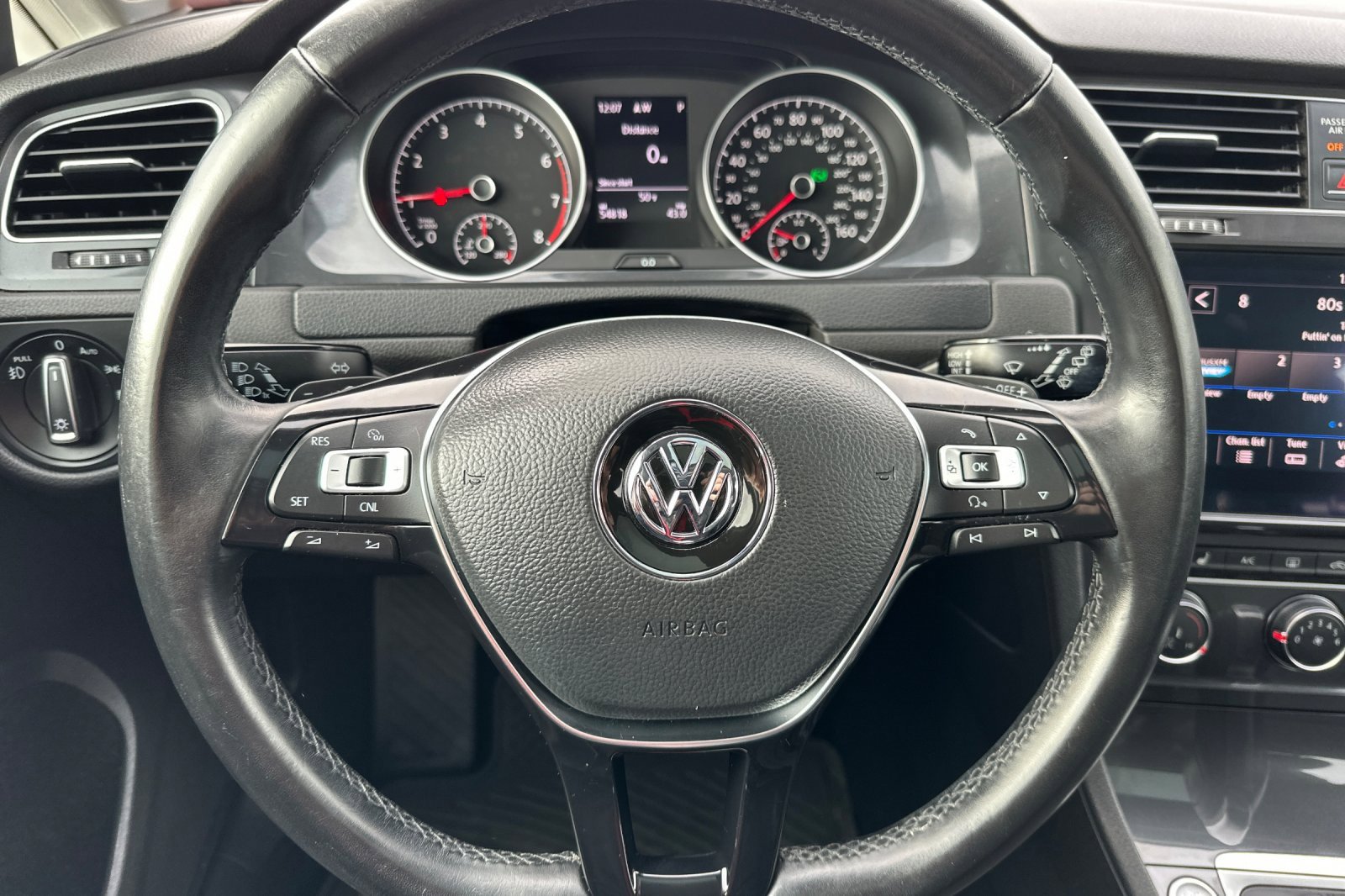 Used 2018 Volkswagen Golf SE image 24