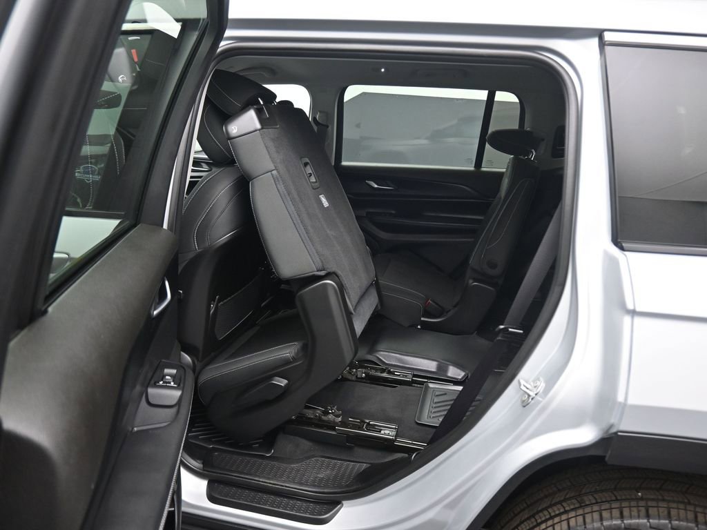 Used 2023 Jeep Grand Cherokee L Laredo AWD/4WD image 38