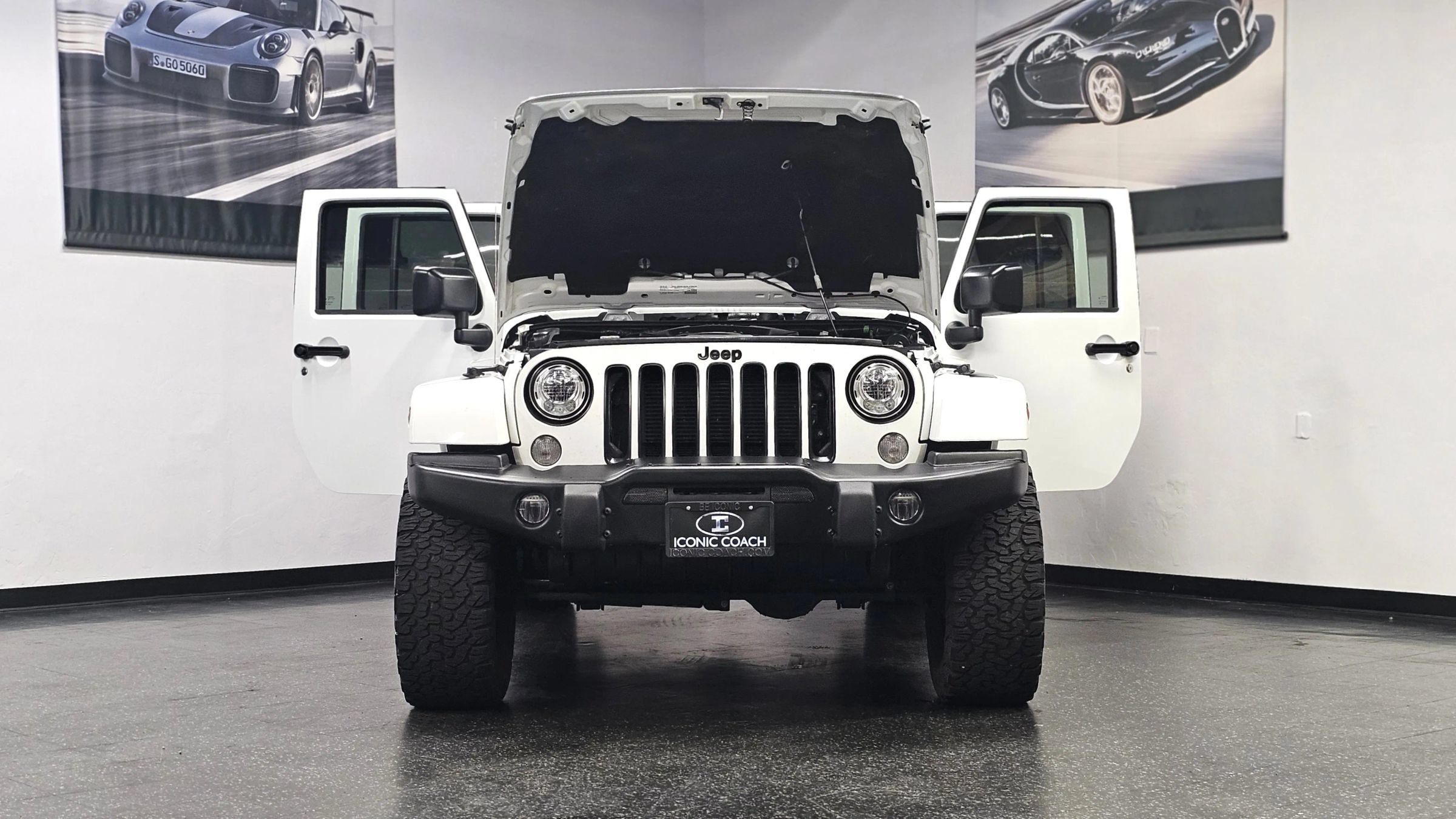 Used 2017 Jeep Wrangler Unlimited Sahara AWD/4WD image 9