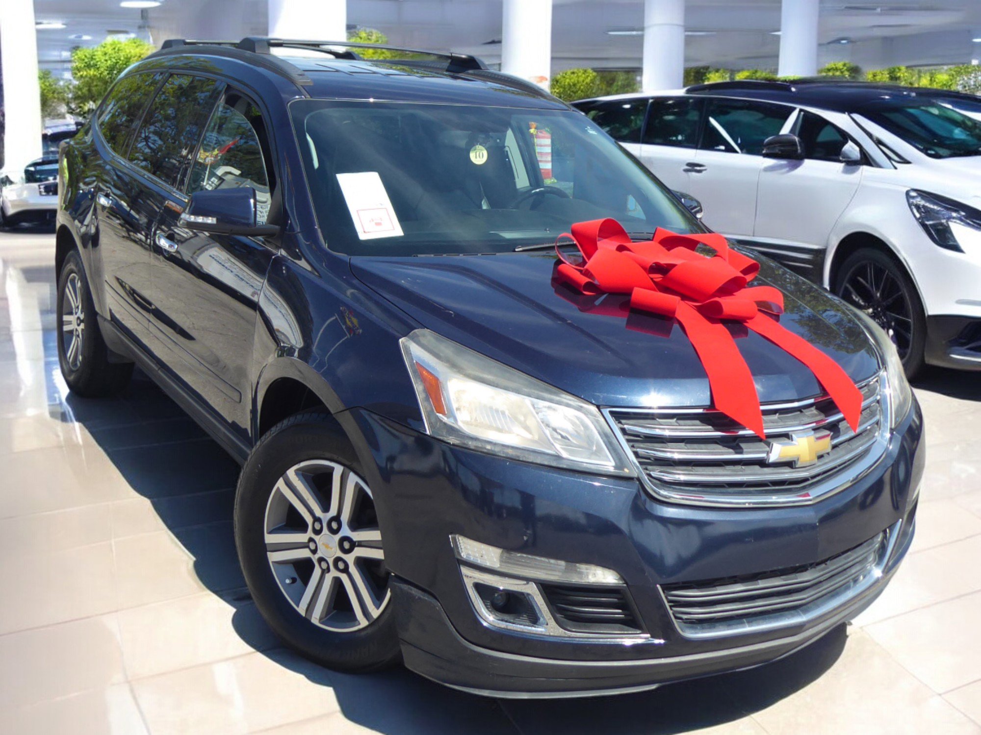 Used 2015 Chevrolet Traverse LT image 2