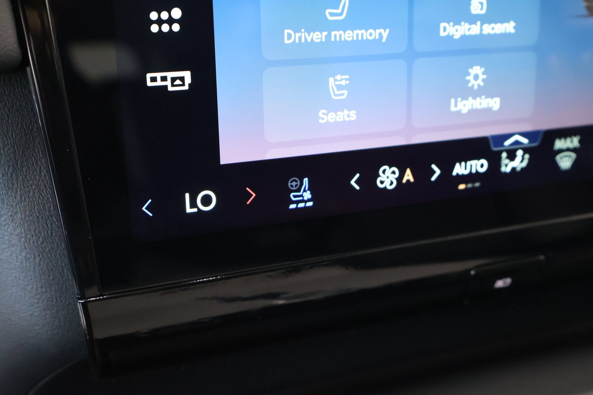 New 2025 Lincoln Navigator Reserve AWD/4WD image 7