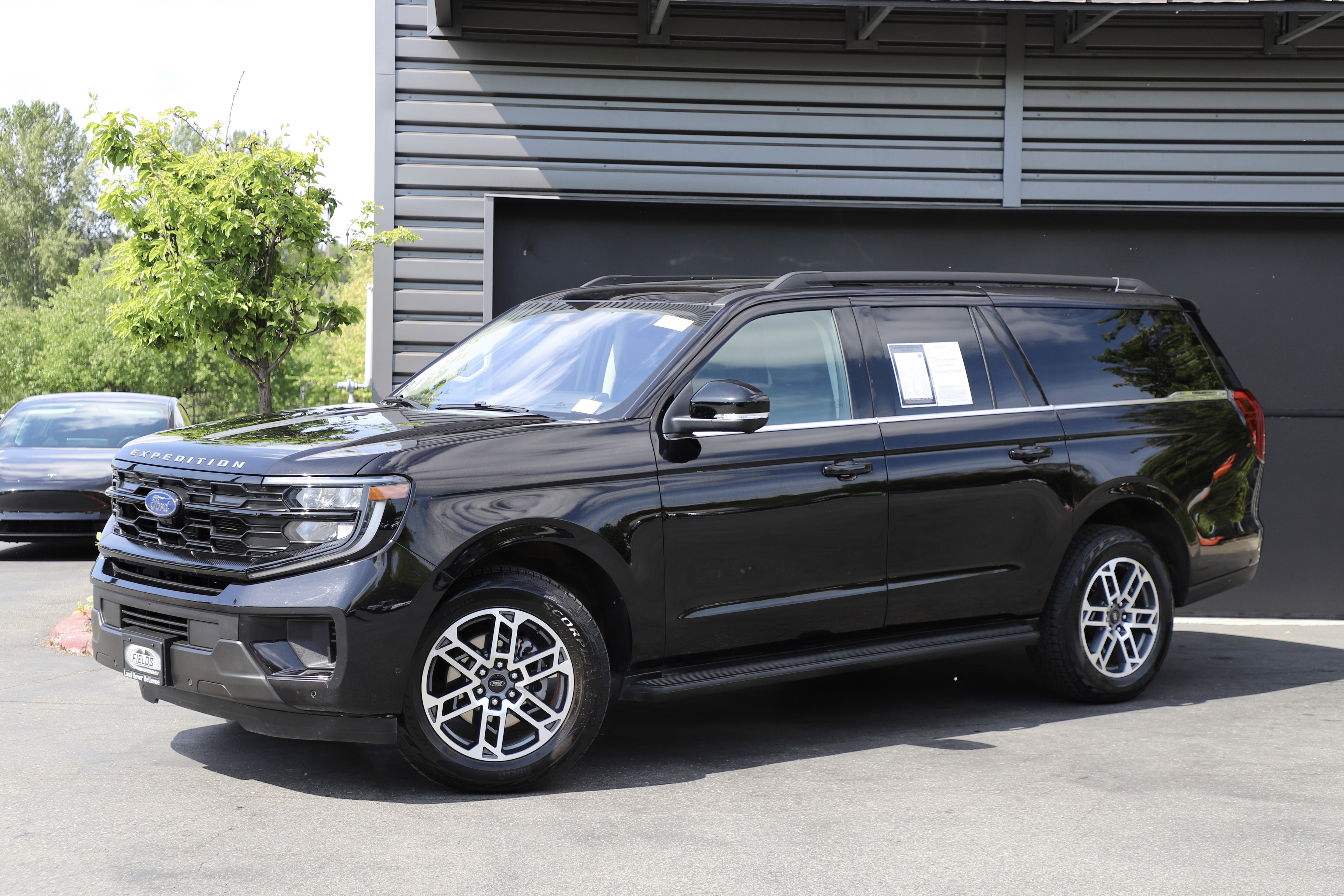 Used 2025 Ford Expedition Max Active AWD/4WD image 1