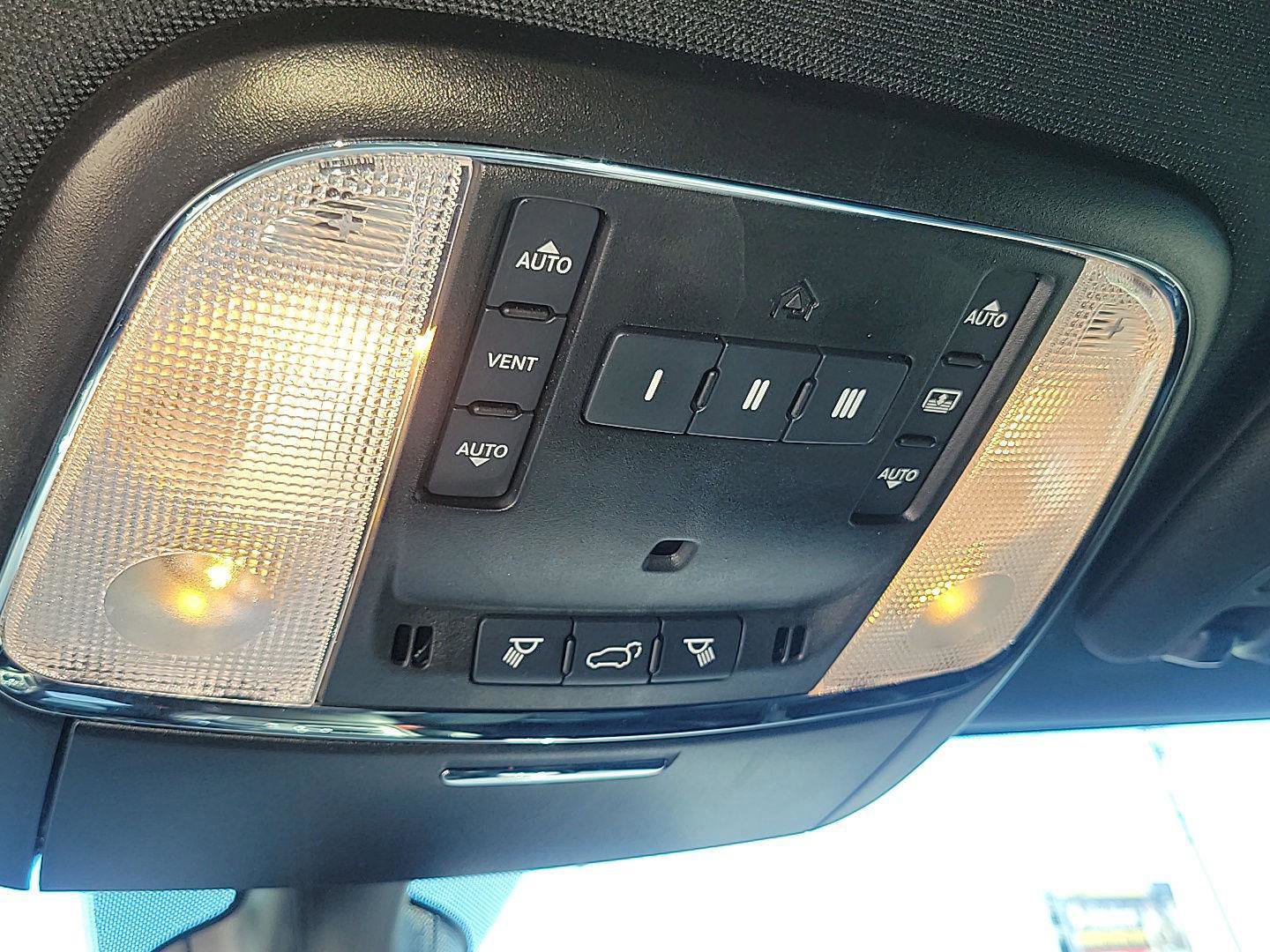 Used 2022 Jeep Grand Cherokee Limited w/ Tech Group RWD image 18