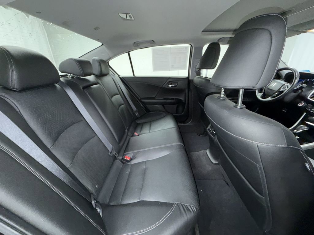 Used 2017 Honda Accord Touring image 17