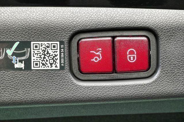 Used 2025 Mercedes-Benz E 350 Sedan image 27