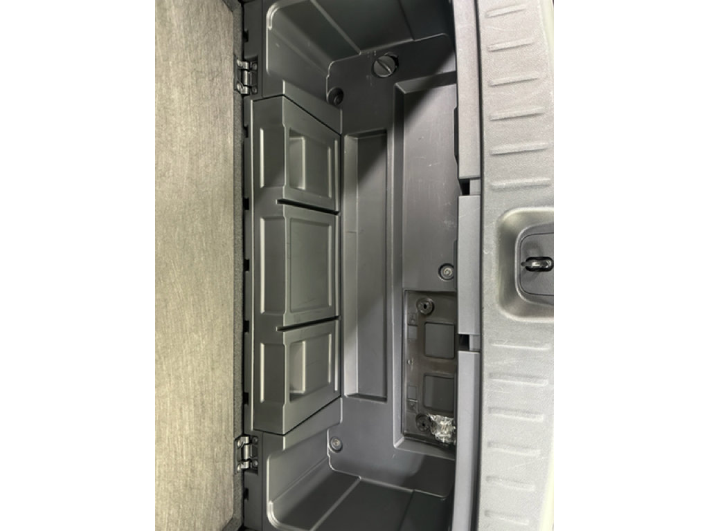 Used 2025 Nissan Pathfinder SL AWD/4WD image 40