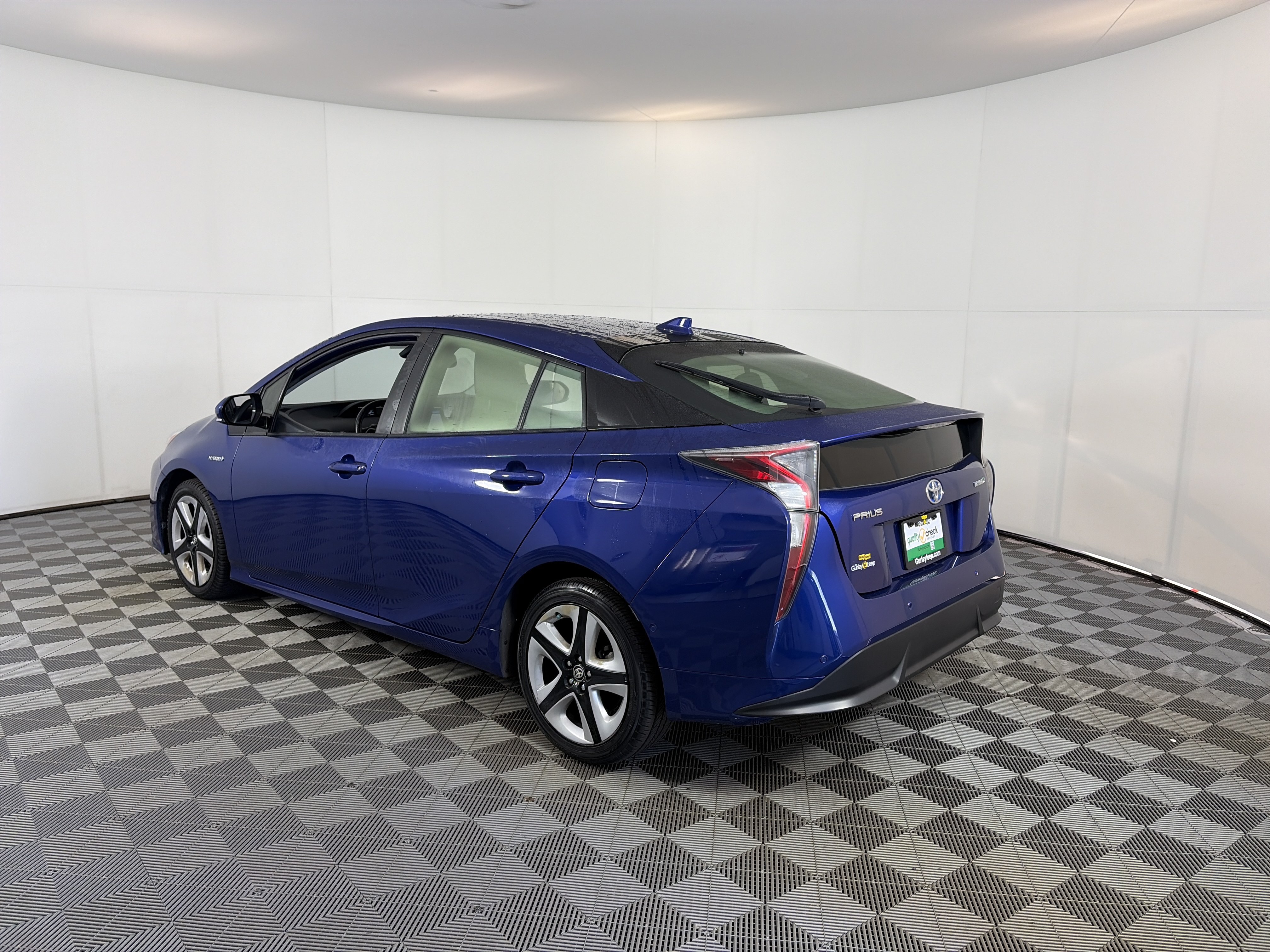 Used 2018 Toyota Prius Four Touring FWD image 8