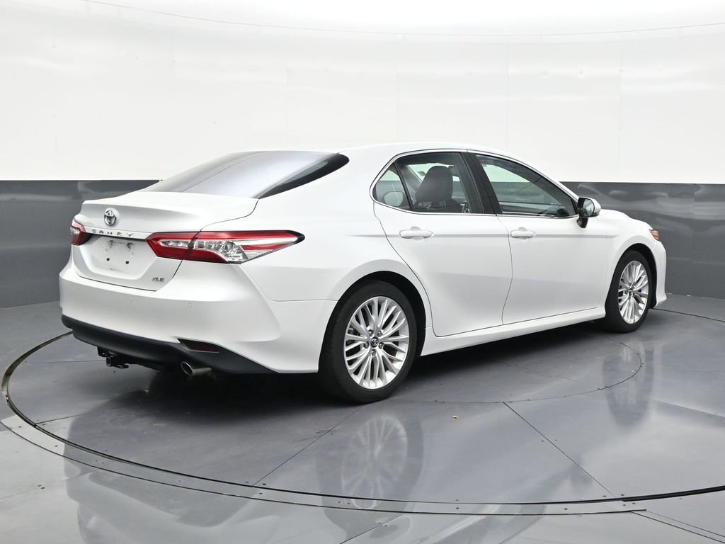 Used 2018 Toyota Camry XLE FWD image 5