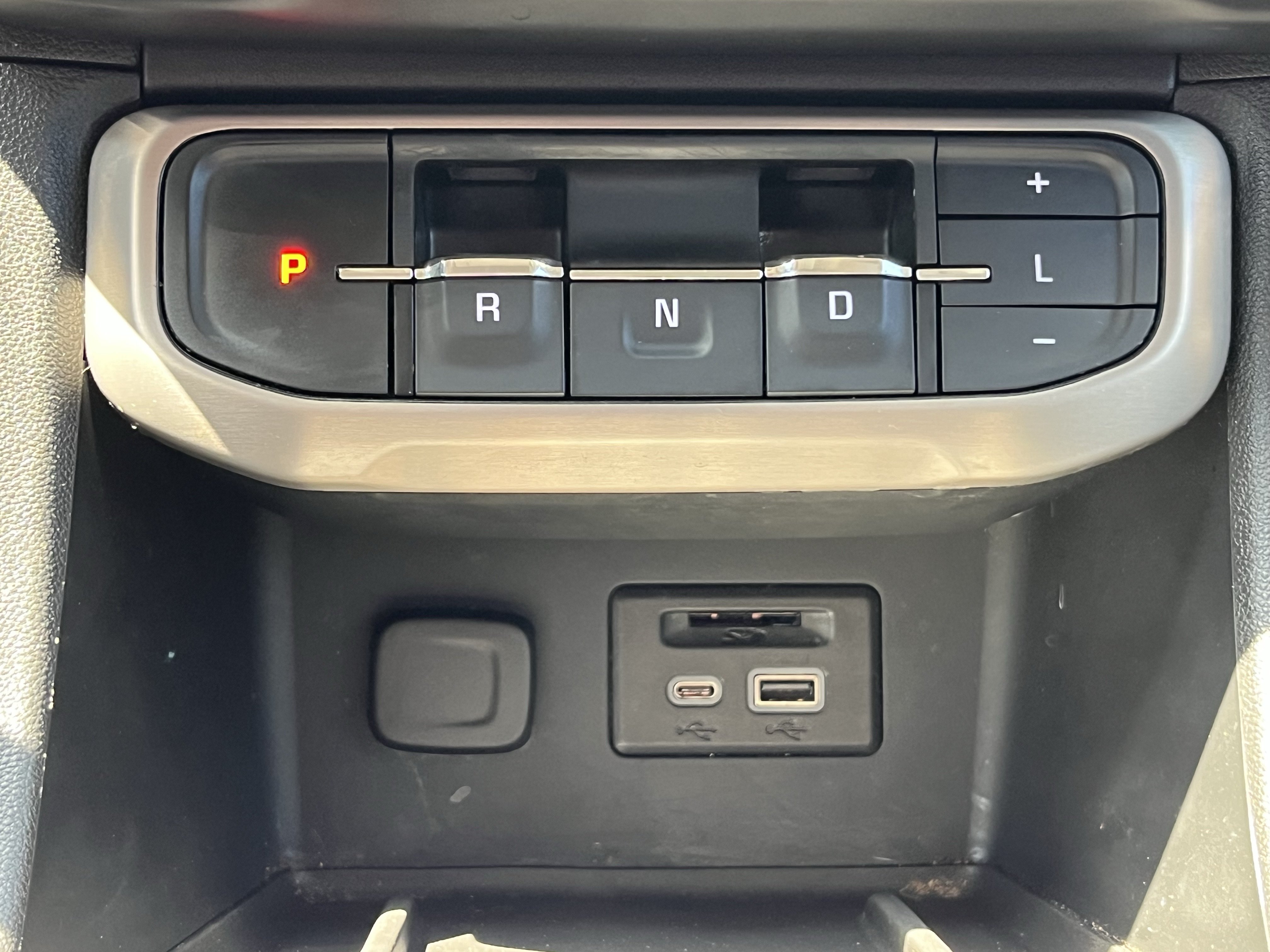 Used 2020 GMC Acadia Denali w/ Technology Package FWD image 23