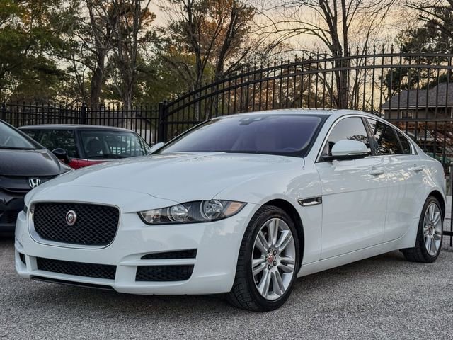 Used 2019 Jaguar XE Premium image 4