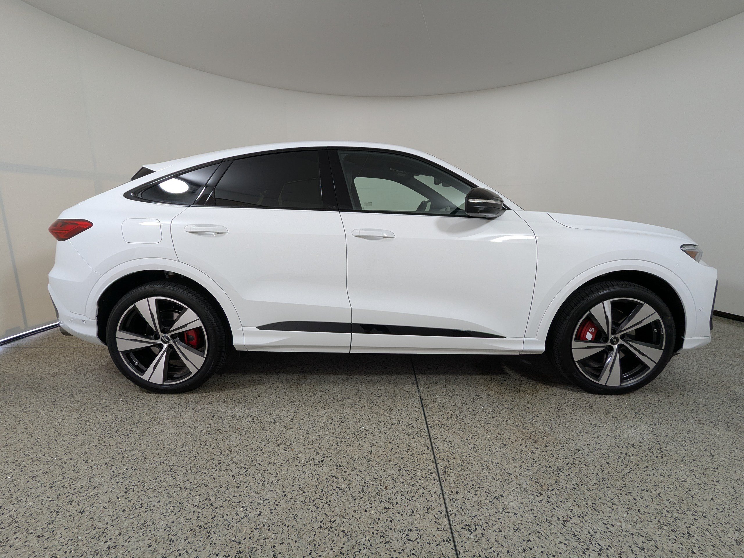 New 2026 Audi SQ5 Prestige AWD/4WD image 8