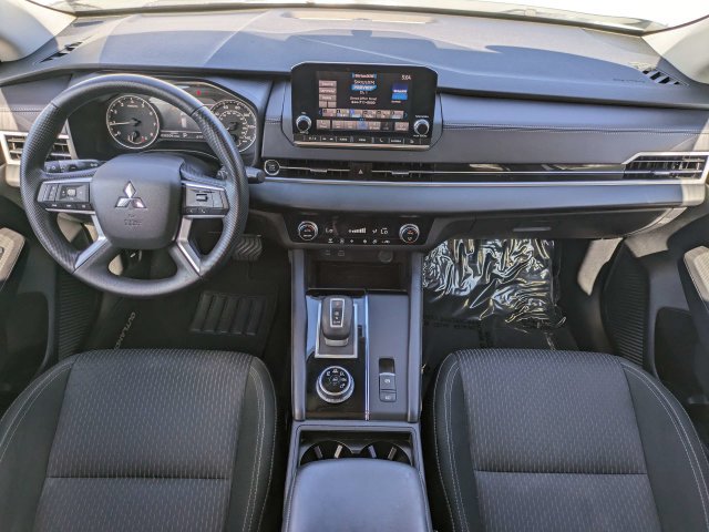 Used 2024 Mitsubishi Outlander ES FWD image 15
