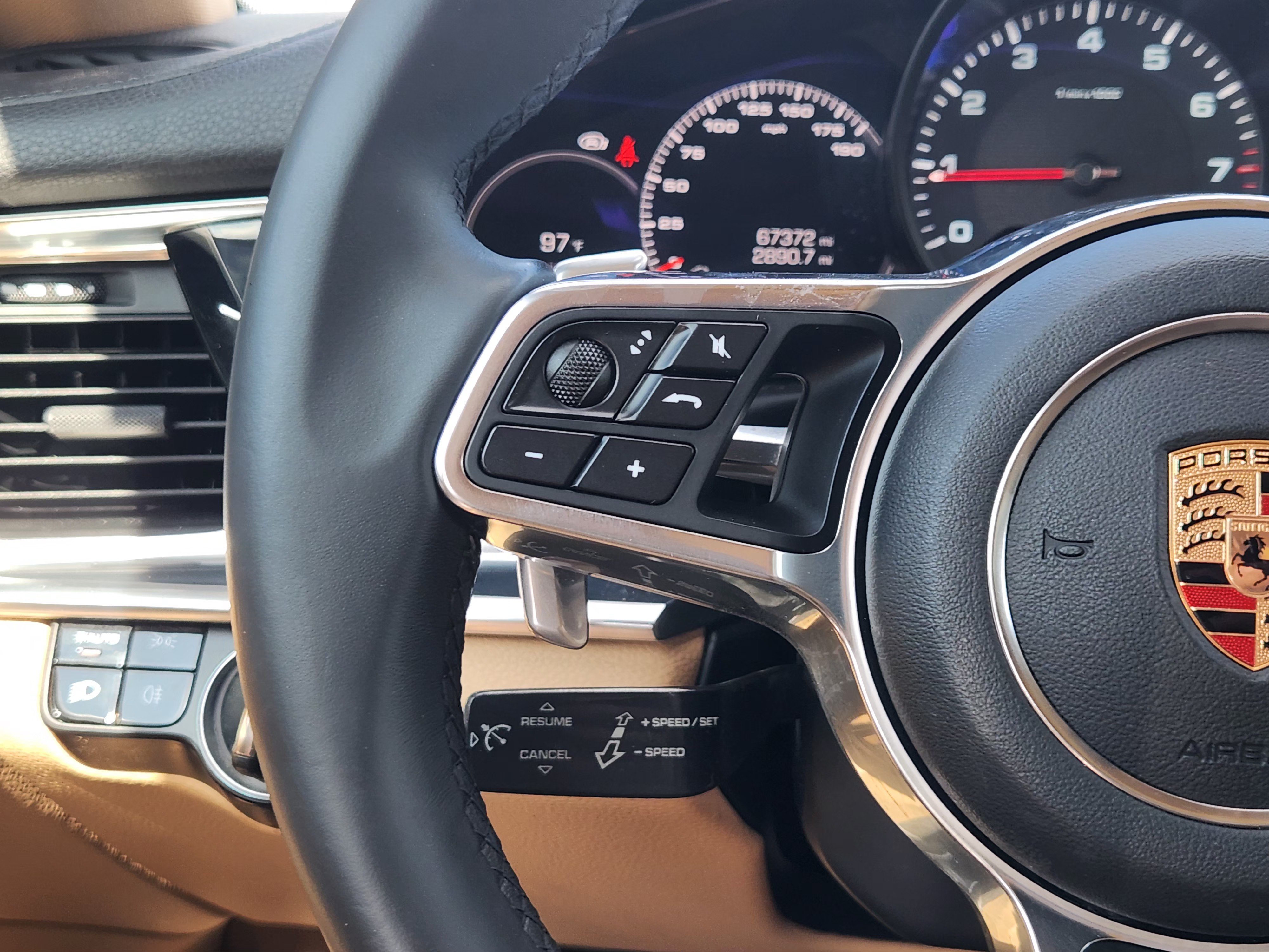 Used 2018 Porsche Panamera 4 AWD/4WD image 27