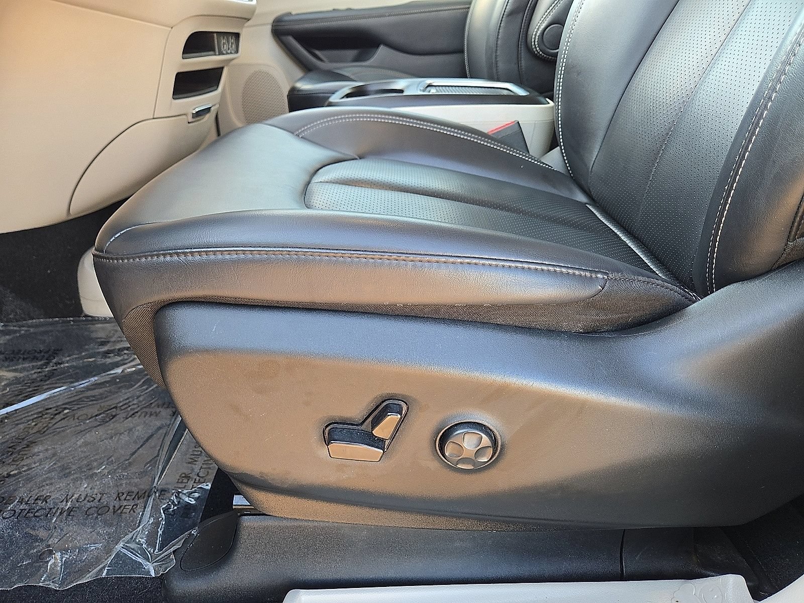 Used 2023 Chrysler Pacifica Touring-L FWD image 23