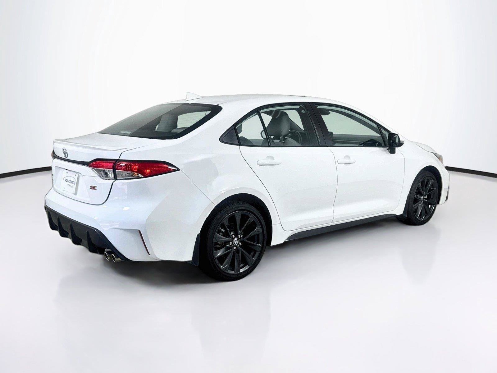 Used 2024 Toyota Corolla SE w/ SE Premium Package FWD image 2