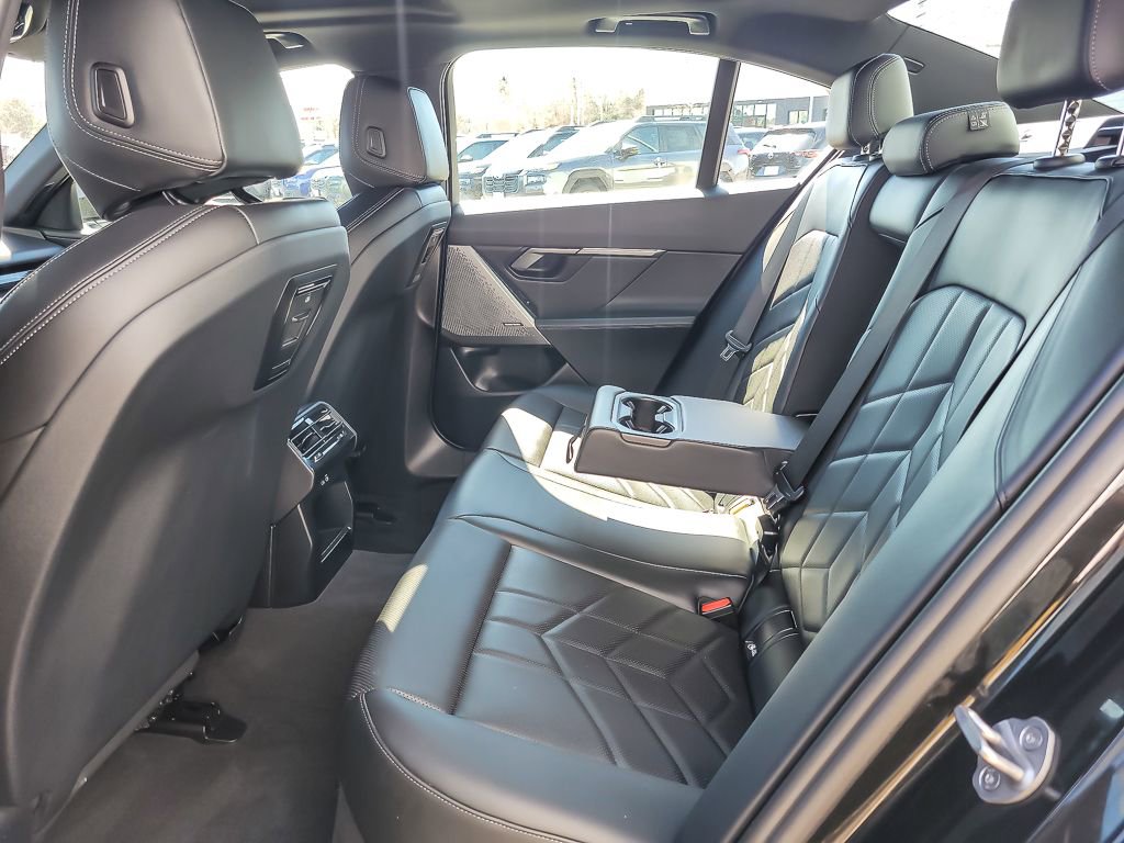 Used 2024 BMW 530i xDrive w/ M Sport Package image 9