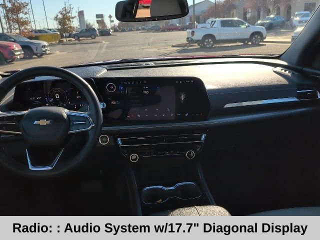 Used 2025 Chevrolet Traverse LT w/ Driver Confidence Package image 4