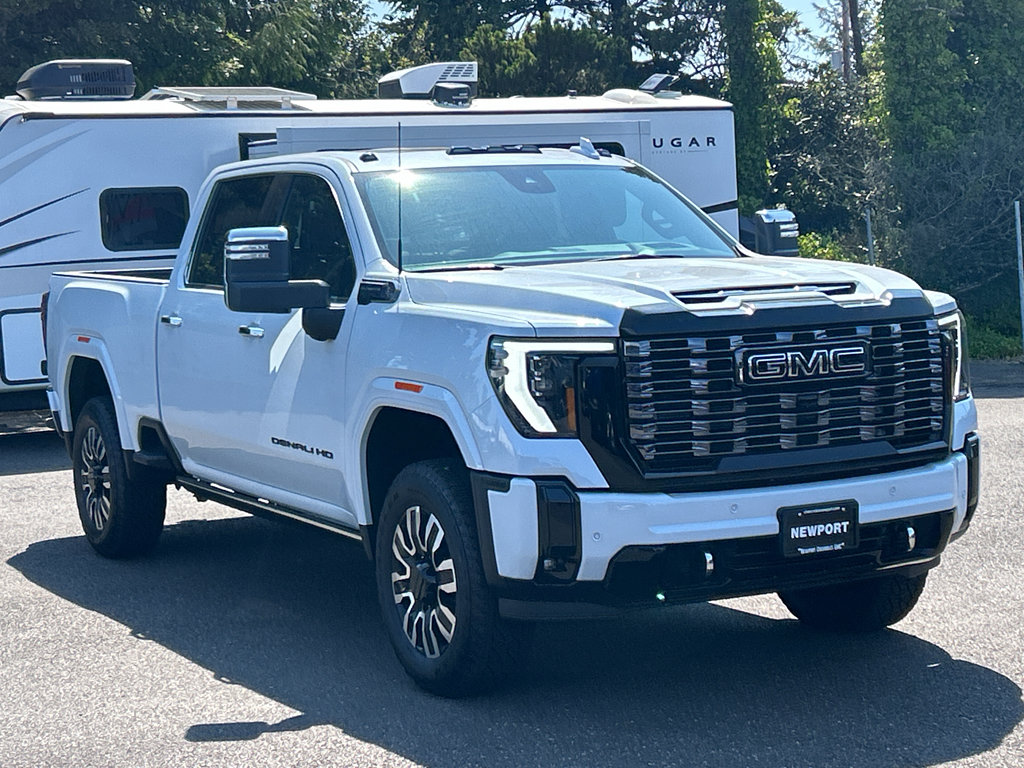 New 2026 GMC Sierra 2500 Denali Ultimate w/ LPO, Black Badging Package AWD/4WD image 3