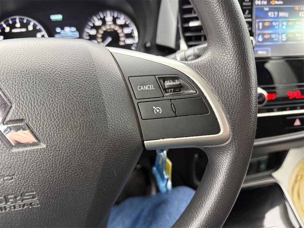 Used 2020 Mitsubishi Outlander ES image 33