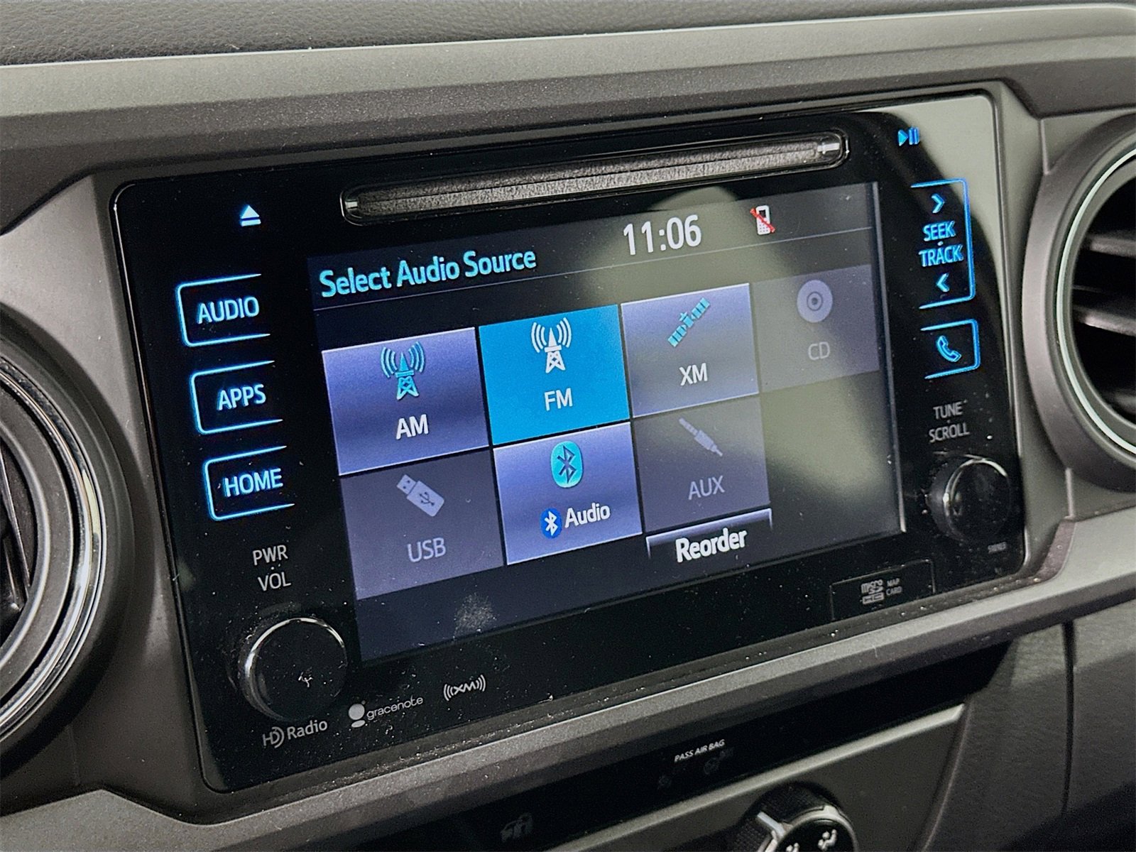 Used 2018 Toyota Tacoma TRD Sport w/ Technology Package image 15