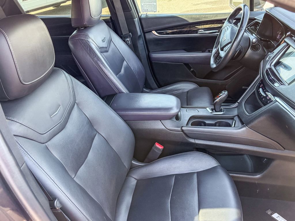 Used 2017 Cadillac XT5 Luxury w/ Driver Awareness Package image 36