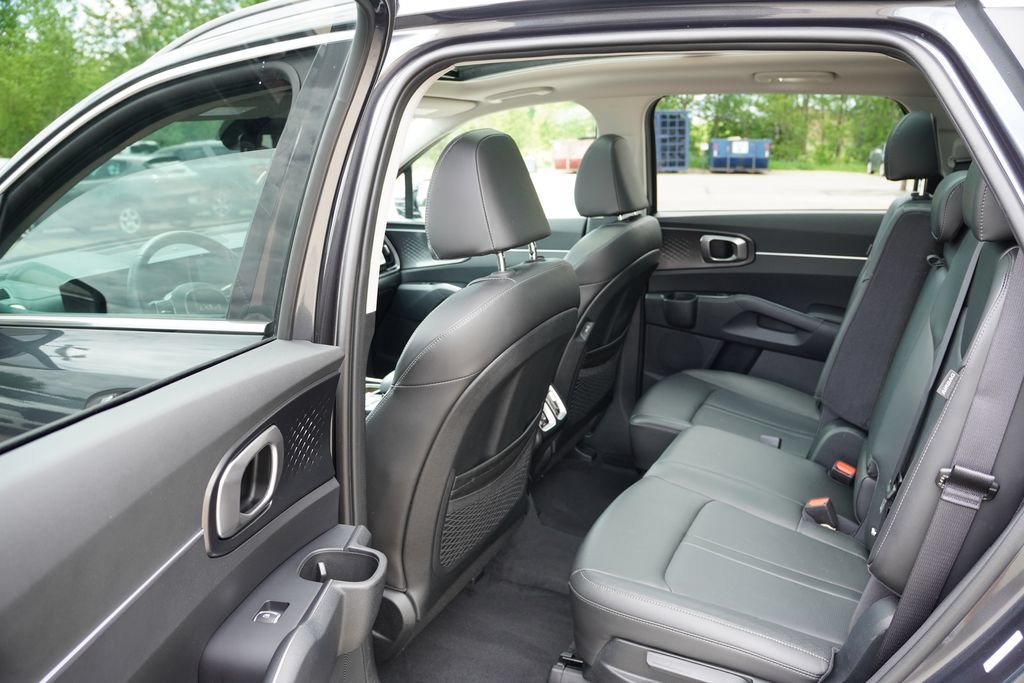 Certified 2024 Kia Sorento S w/ Panoramic Sunroof Package AWD/4WD image 16