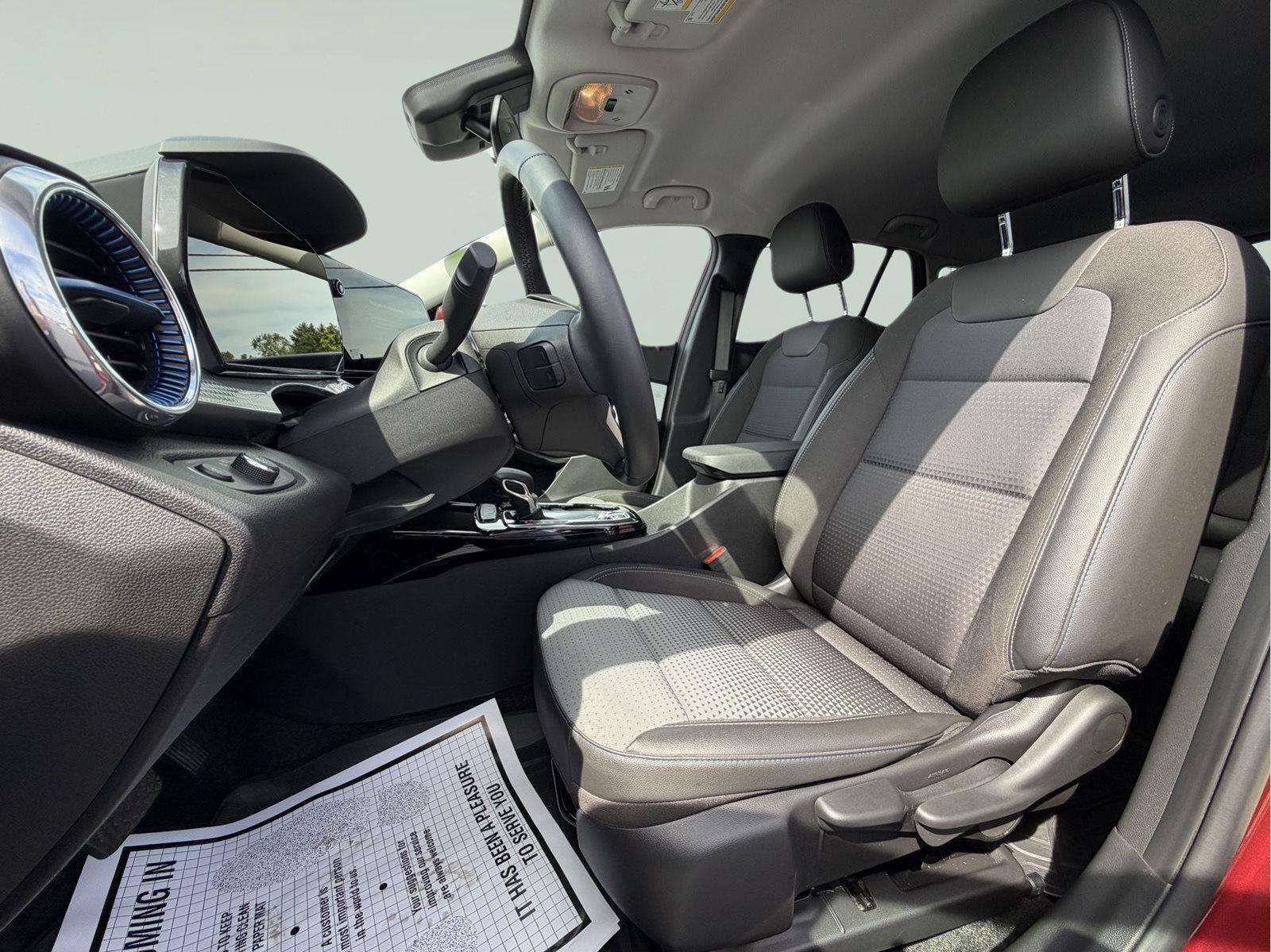 Used 2024 Chevrolet Trax LT w/ Driver Confidence Package FWD image 19