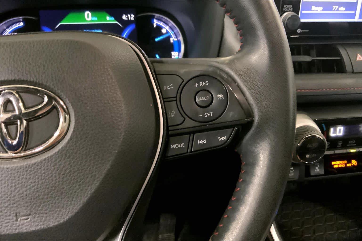 Used 2022 Toyota RAV4 SE w/ Weather & Moonroof Package AWD/4WD image 25