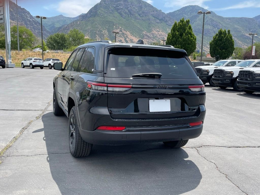 New 2025 Jeep Grand Cherokee Altitude image 12