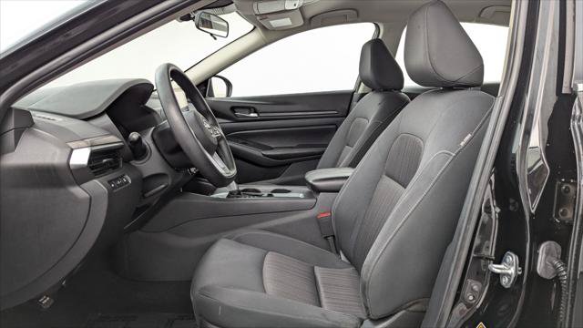 Used 2025 Nissan Altima 2.5 SV FWD image 14