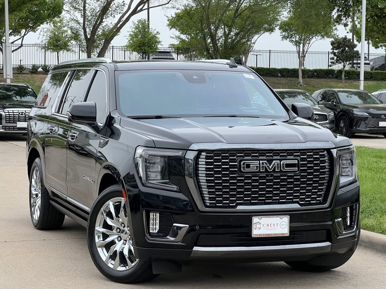 Used 2023 GMC Yukon XL Denali Ultimate w/ LPO, Floor Liner Package image 2