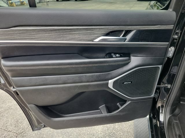 Used 2024 Jeep Wagoneer Series II w/ Flexible Seating Group RWD image 12