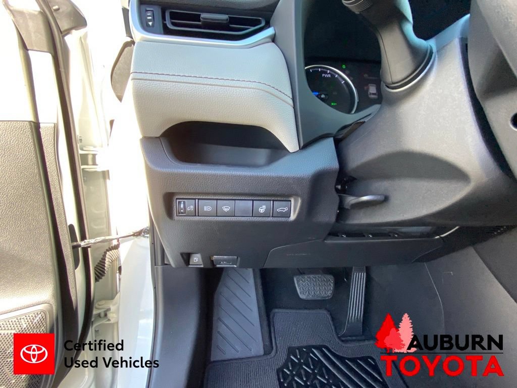 Certified 2021 Toyota RAV4 XLE w/ Convenience Package AWD/4WD image 36