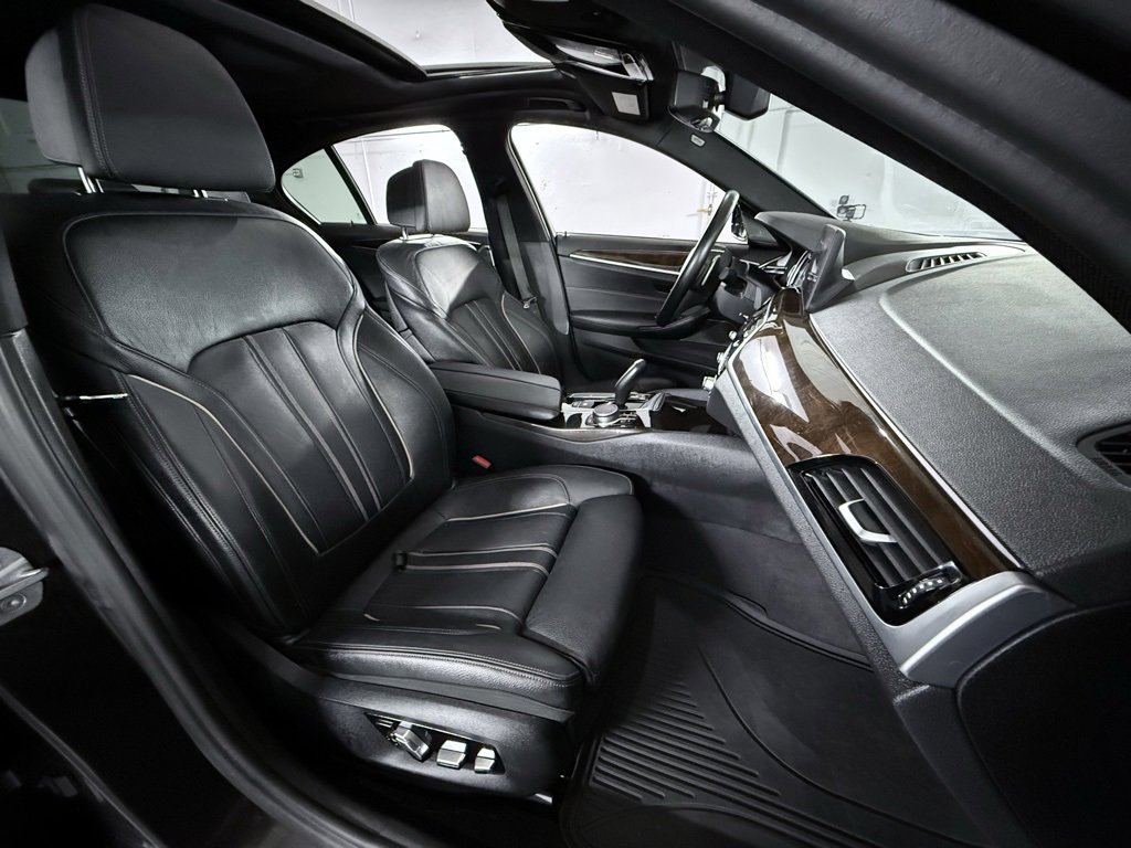 Used 2017 BMW 540i xDrive image 27