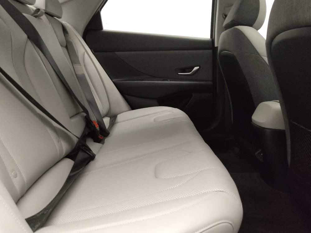 Used 2025 Hyundai Elantra Limited FWD image 19