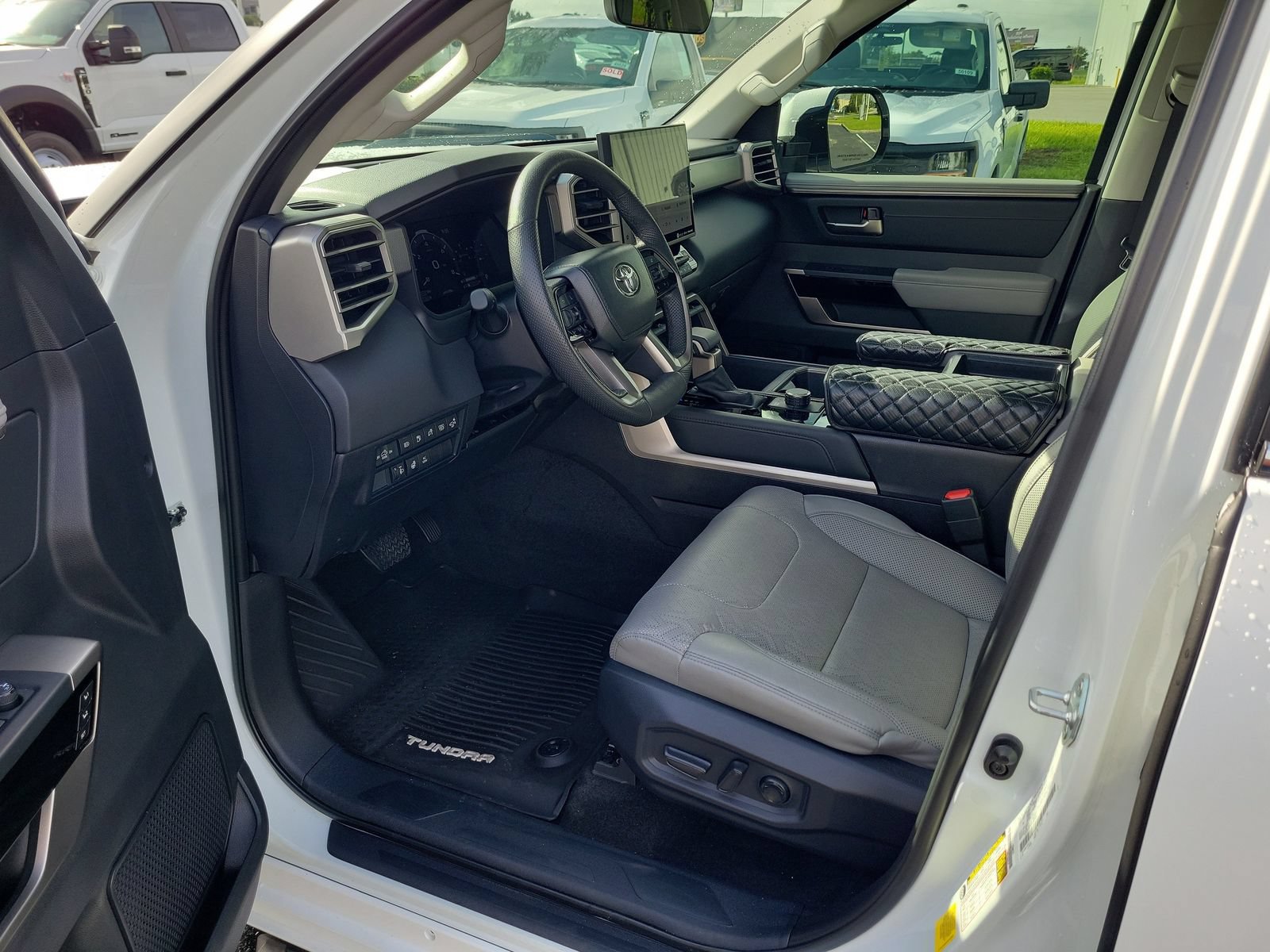 Used 2024 Toyota Tundra Limited w/ Power Package RWD image 14