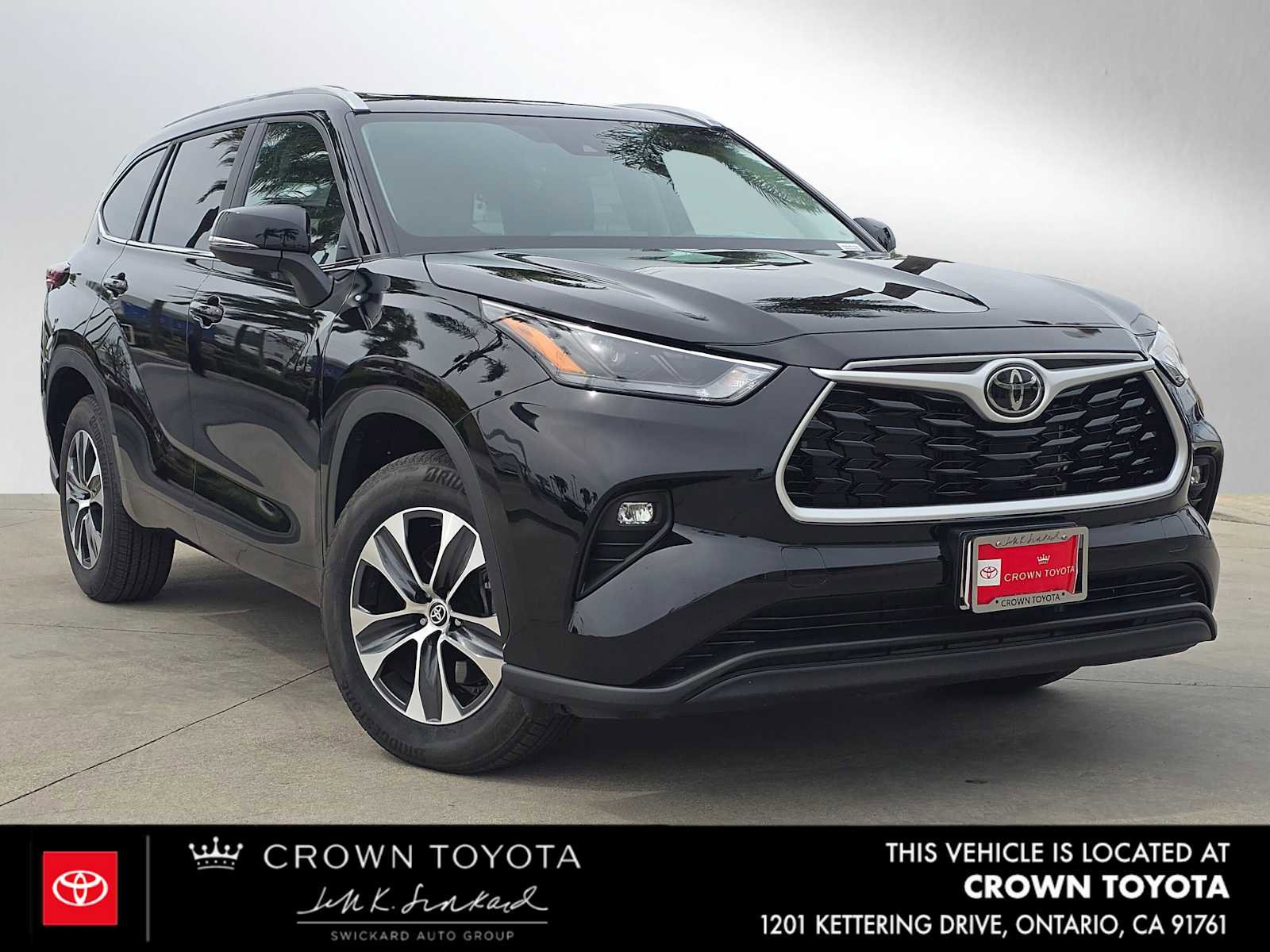 Certified 2025 Toyota Highlander XLE FWD image 1