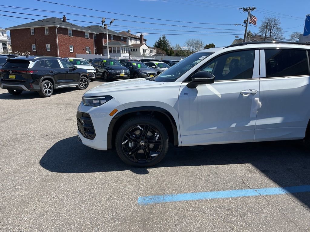 New 2026 Volkswagen Tiguan SE R-Line image 3