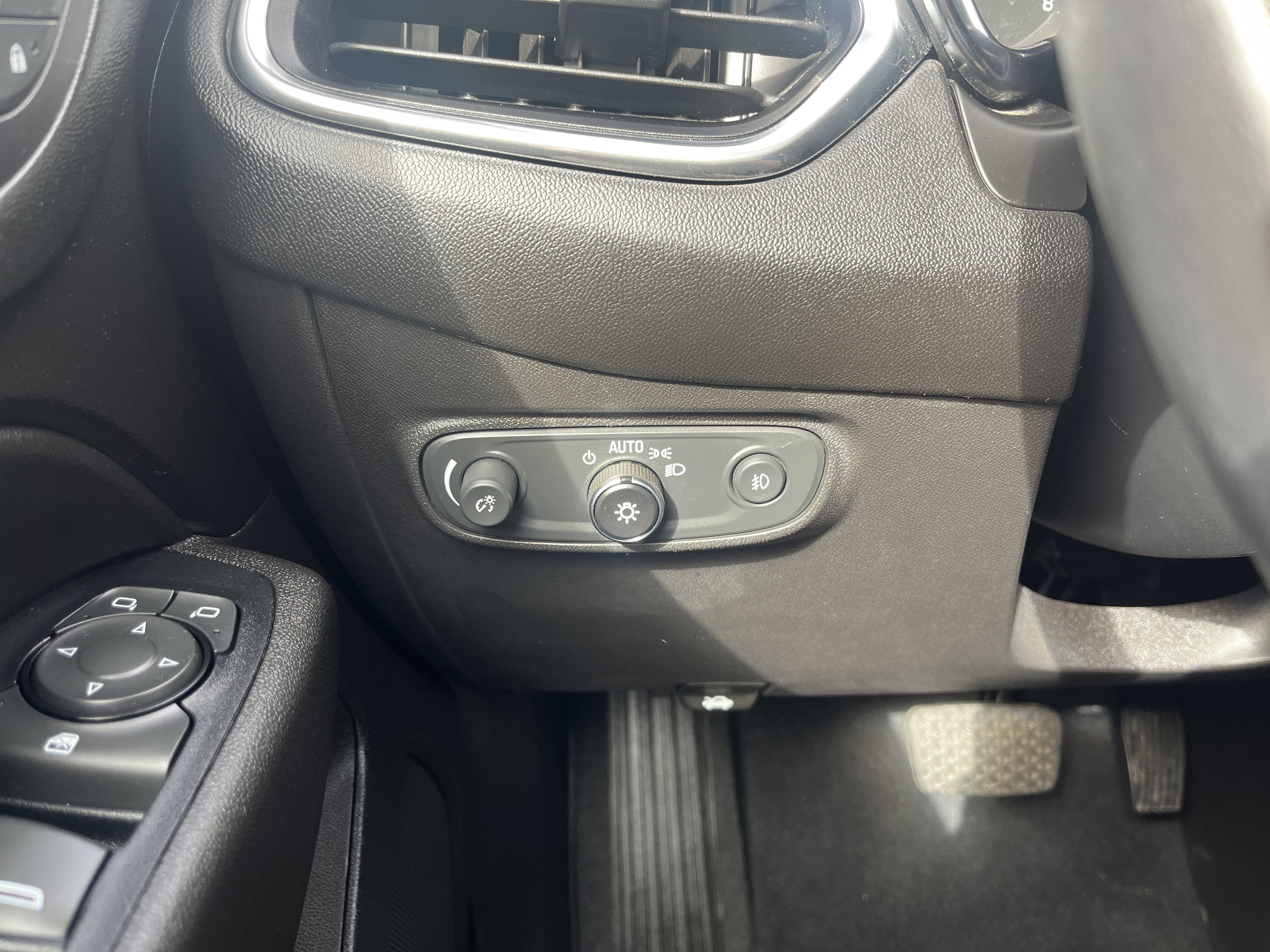 Used 2020 Chevrolet Equinox LT image 23