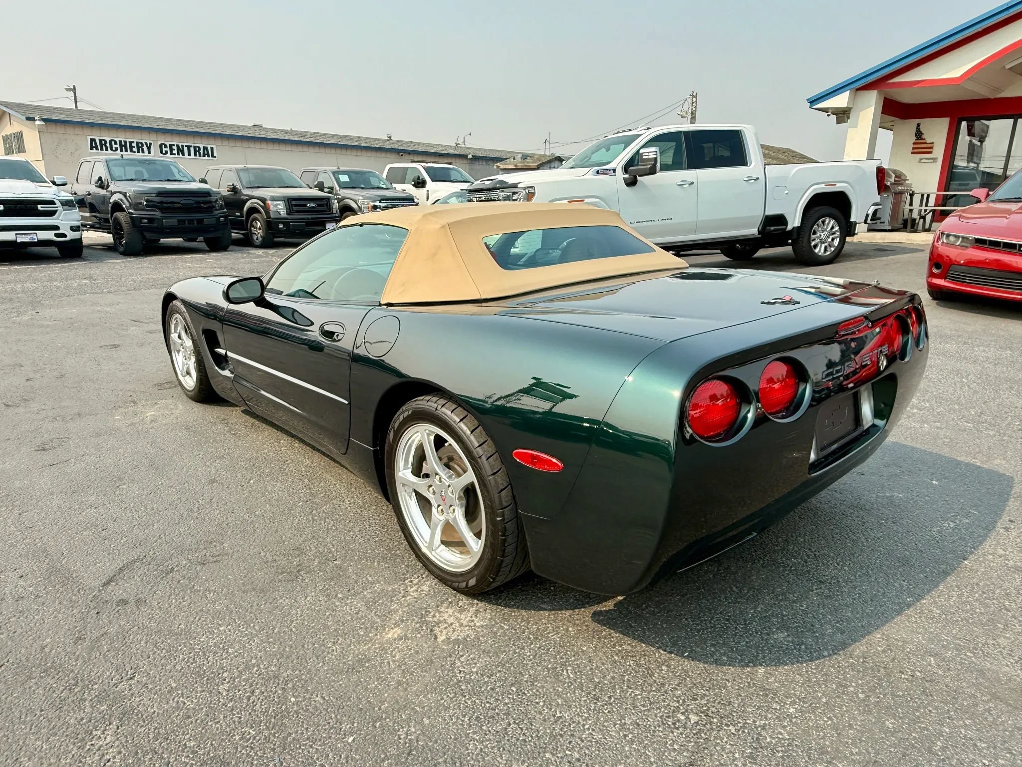 Used 2000 Chevrolet Corvette Coupe RWD image 3