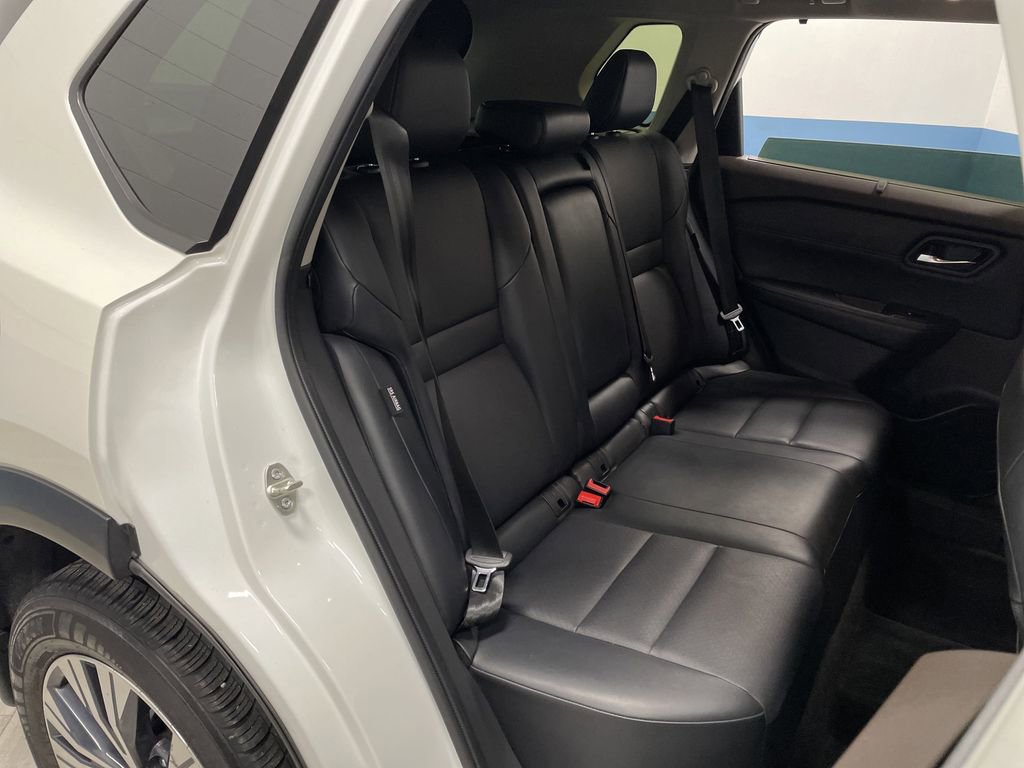 Used 2023 Nissan Rogue SV w/ SV Premium B Package image 32