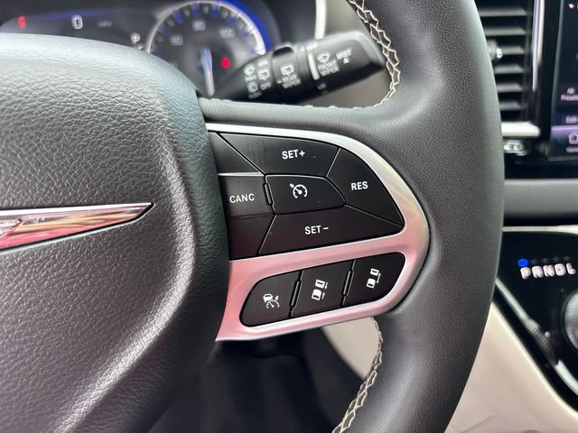 Used 2024 Chrysler Pacifica Touring-L FWD image 21