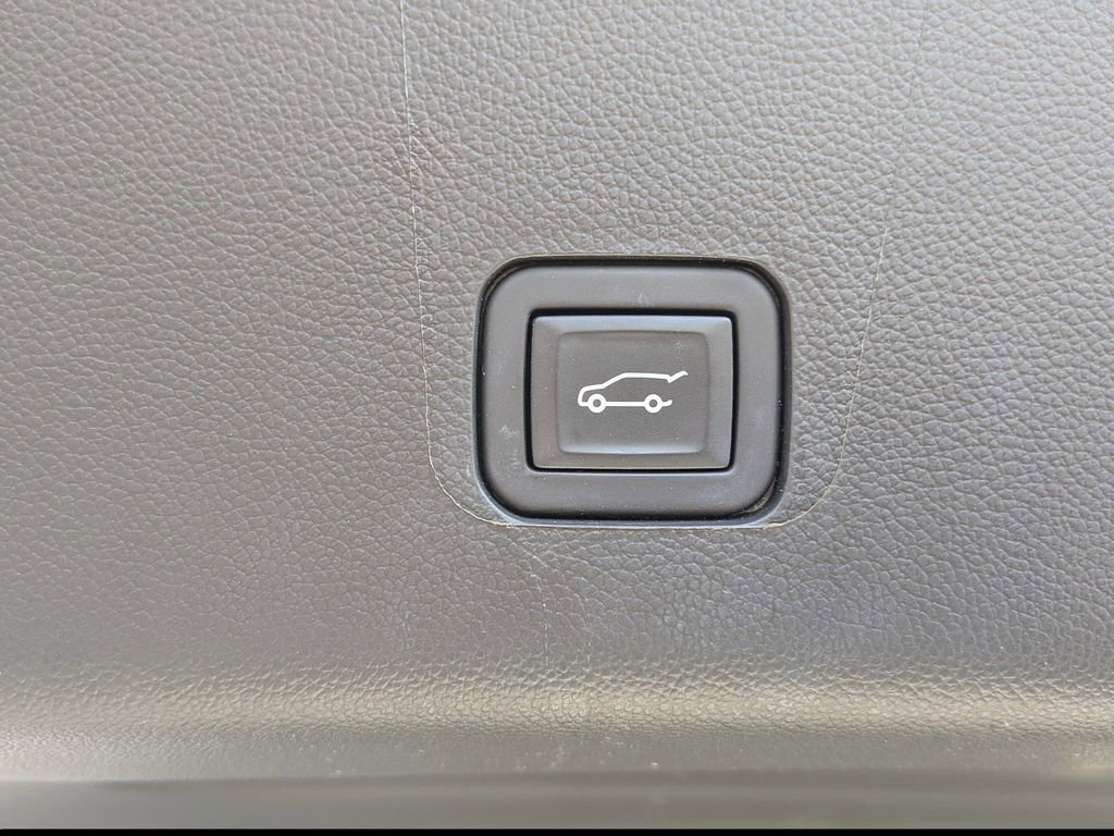 Used 2024 Chevrolet Traverse High Country image 14