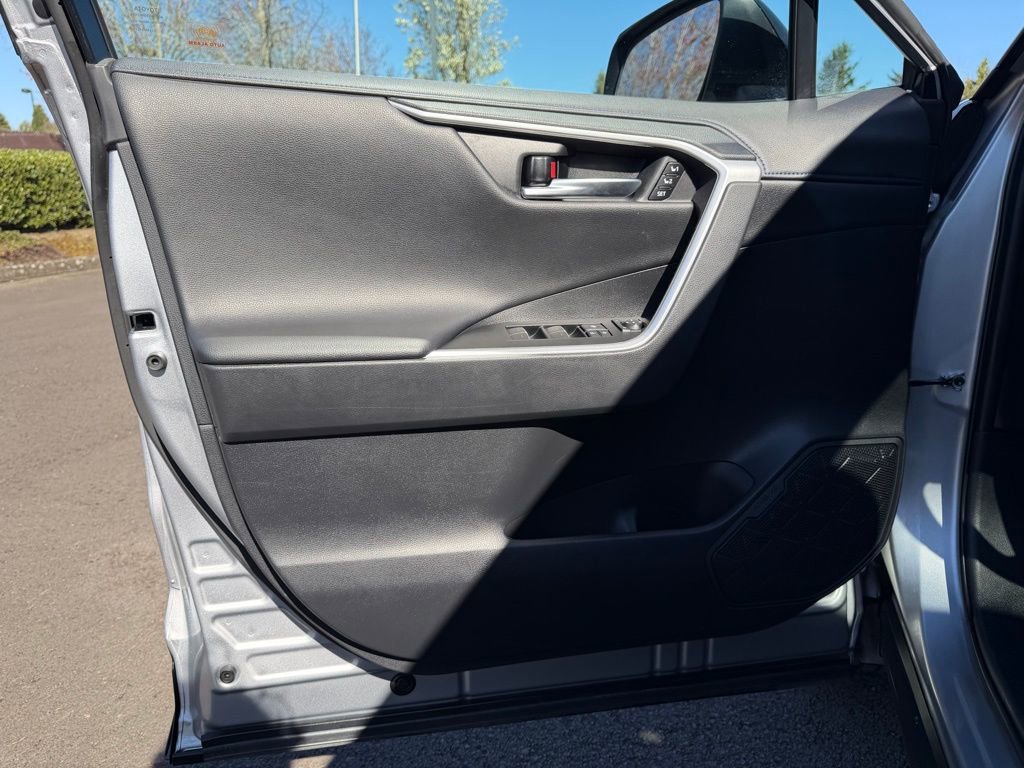 Used 2022 Toyota RAV4 XSE image 12