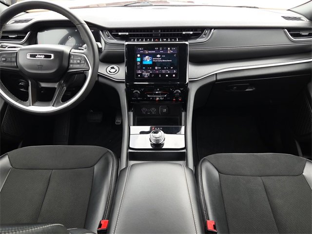 Used 2024 Jeep Grand Cherokee Altitude image 11