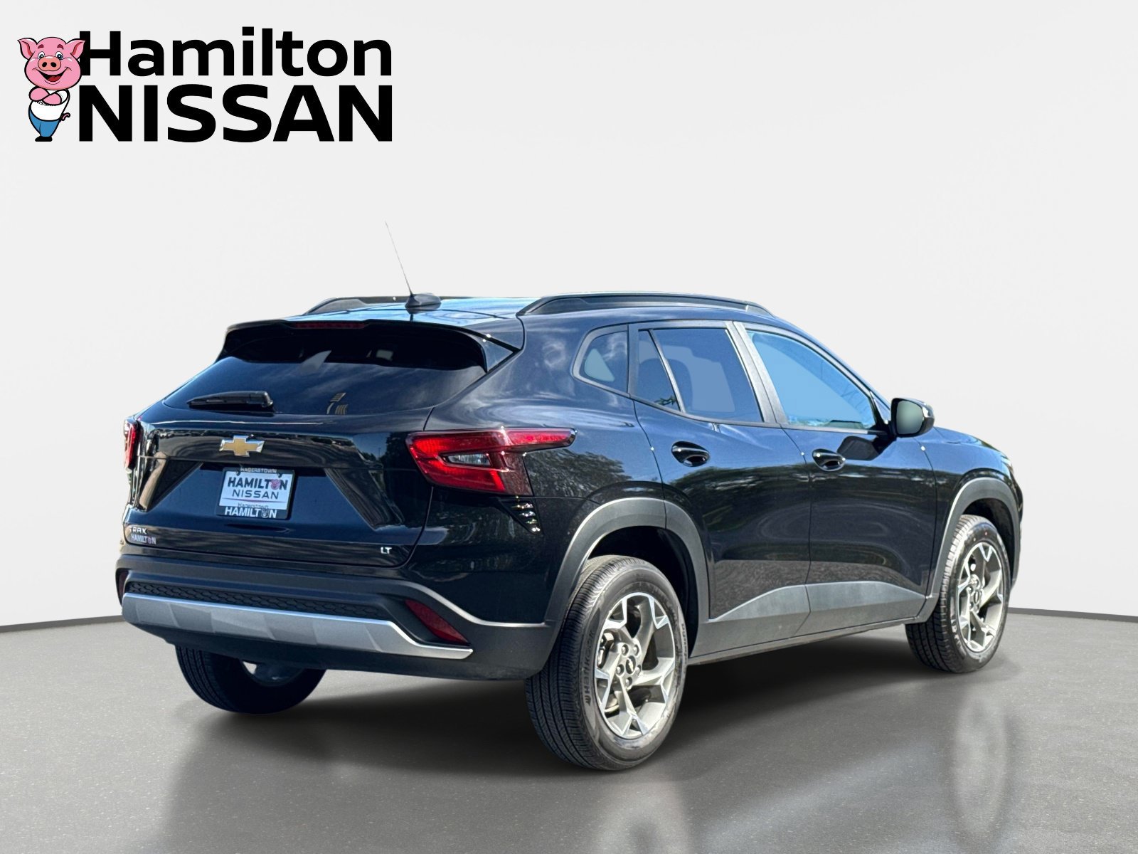 Used 2025 Chevrolet Trax LT FWD image 2
